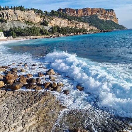 Et Ses Merveilleuses Calanques 卡西斯