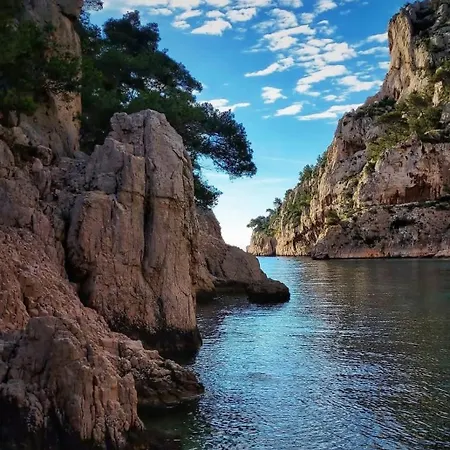 Et Ses Merveilleuses Calanques 卡西斯